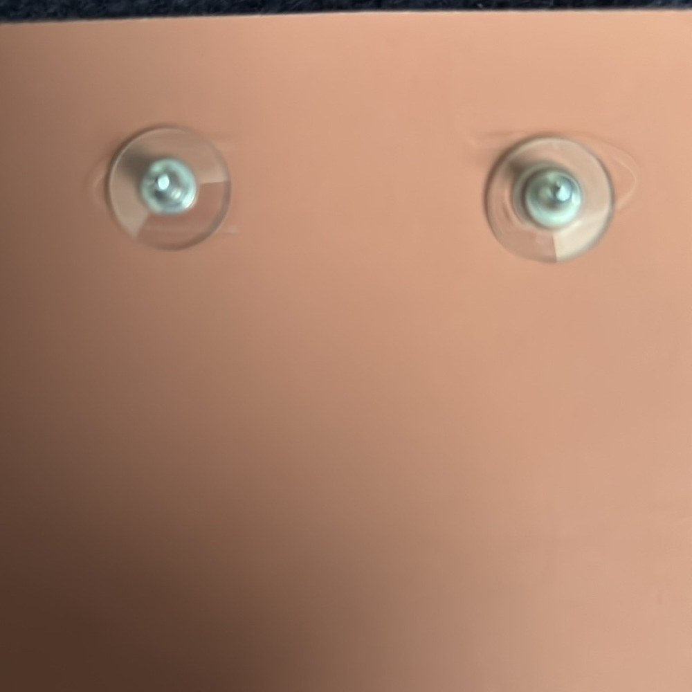 New! Mignonne Gavigan mini Madeline earrings in Peach Metallic - Picture 4 of 6